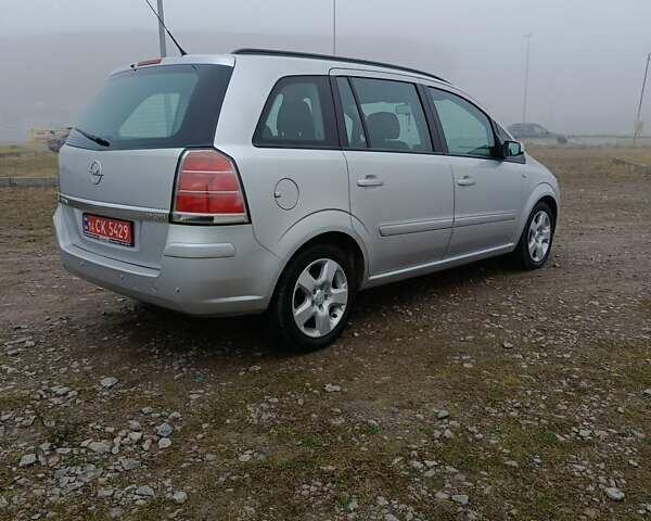 Серый Опель Зафира, объемом двигателя 1.9 л и пробегом 240 тыс. км за 5950 $, фото 5 на Automoto.ua