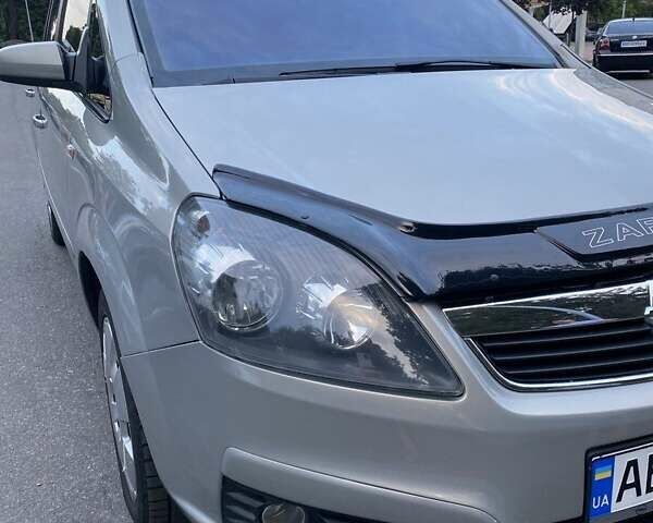 Серый Опель Зафира, объемом двигателя 1.9 л и пробегом 284 тыс. км за 6500 $, фото 8 на Automoto.ua