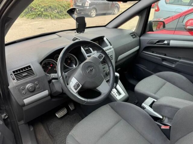 Серый Опель Зафира, объемом двигателя 2.2 л и пробегом 270 тыс. км за 4999 $, фото 4 на Automoto.ua