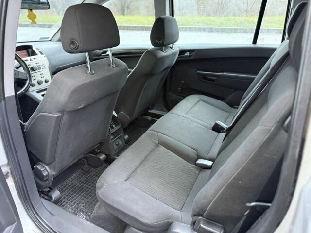 Сірий Опель Зафіра, об'ємом двигуна 1.9 л та пробігом 185 тис. км за 3000 $, фото 7 на Automoto.ua