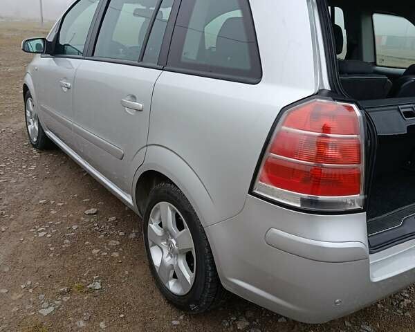 Серый Опель Зафира, объемом двигателя 1.9 л и пробегом 240 тыс. км за 5950 $, фото 17 на Automoto.ua