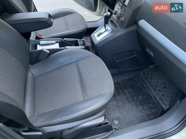 Серый Опель Зафира, объемом двигателя 1.9 л и пробегом 284 тыс. км за 6500 $, фото 11 на Automoto.ua