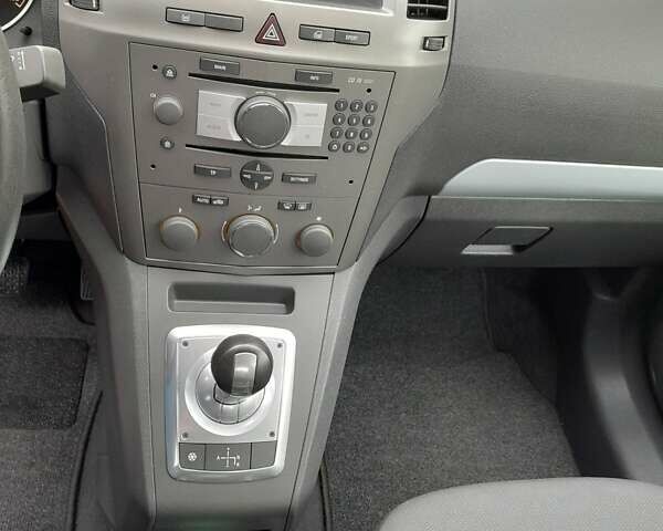 Серый Опель Зафира, объемом двигателя 1.8 л и пробегом 188 тыс. км за 6350 $, фото 16 на Automoto.ua