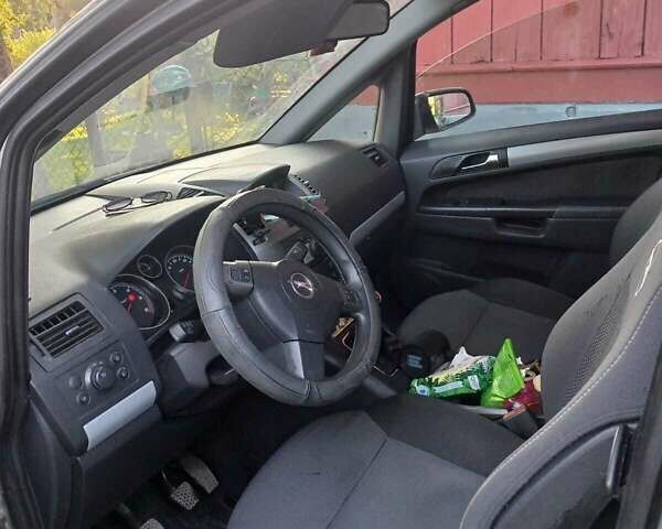 Серый Опель Зафира, объемом двигателя 1.91 л и пробегом 220 тыс. км за 5000 $, фото 1 на Automoto.ua