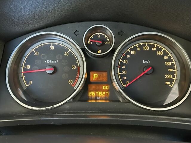 Серый Опель Зафира, объемом двигателя 1.9 л и пробегом 267 тыс. км за 3800 $, фото 9 на Automoto.ua