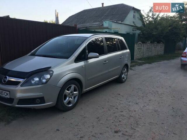 Серый Опель Зафира, объемом двигателя 1.8 л и пробегом 280 тыс. км за 4999 $, фото 1 на Automoto.ua
