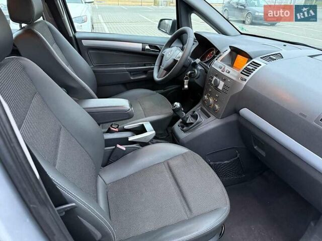 Сірий Опель Зафіра, об'ємом двигуна 1.9 л та пробігом 171 тис. км за 5700 $, фото 18 на Automoto.ua