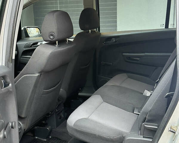 Серый Опель Зафира, объемом двигателя 1.8 л и пробегом 255 тыс. км за 5199 $, фото 42 на Automoto.ua