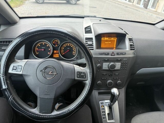 Серый Опель Зафира, объемом двигателя 1.9 л и пробегом 330 тыс. км за 2750 $, фото 5 на Automoto.ua