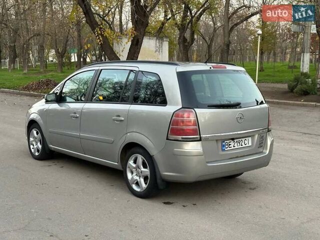 Серый Опель Зафира, объемом двигателя 1.8 л и пробегом 327 тыс. км за 4100 $, фото 2 на Automoto.ua