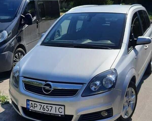 Серый Опель Зафира, объемом двигателя 1.6 л и пробегом 200 тыс. км за 4706 $, фото 4 на Automoto.ua