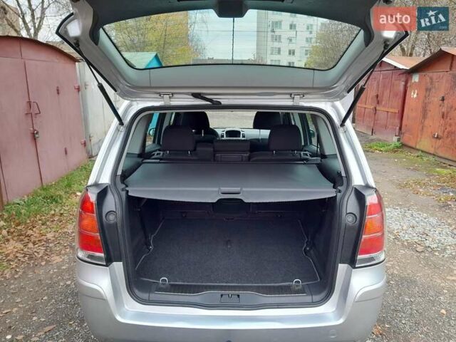 Серый Опель Зафира, объемом двигателя 1.8 л и пробегом 188 тыс. км за 6350 $, фото 27 на Automoto.ua