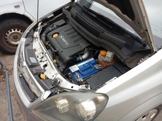 Серый Опель Зафира, объемом двигателя 0 л и пробегом 190 тыс. км за 3503 $, фото 4 на Automoto.ua