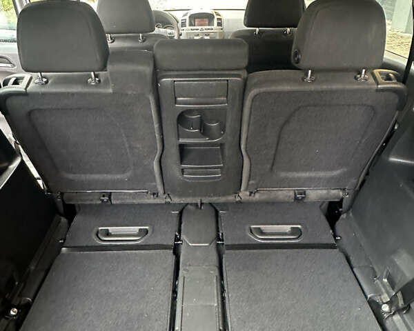 Серый Опель Зафира, объемом двигателя 1.8 л и пробегом 255 тыс. км за 5199 $, фото 4 на Automoto.ua