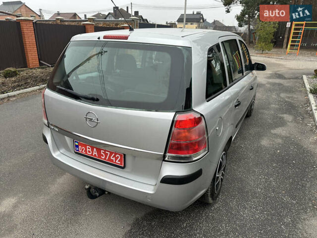 Серый Опель Зафира, объемом двигателя 1.6 л и пробегом 217 тыс. км за 5950 $, фото 17 на Automoto.ua