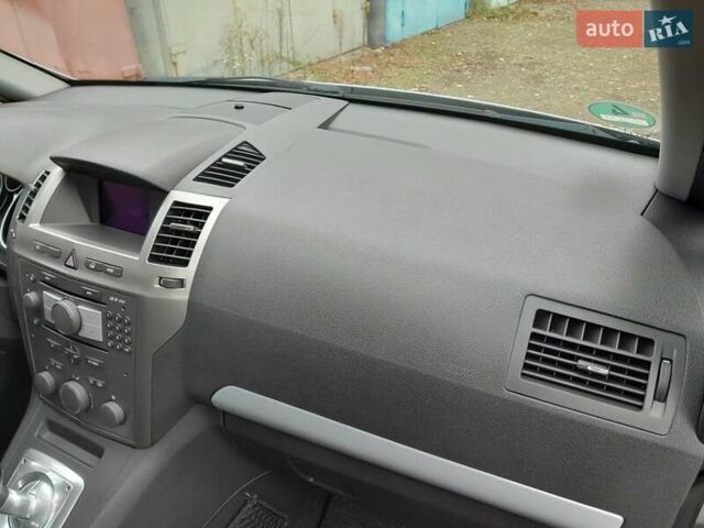 Серый Опель Зафира, объемом двигателя 1.8 л и пробегом 188 тыс. км за 6350 $, фото 33 на Automoto.ua