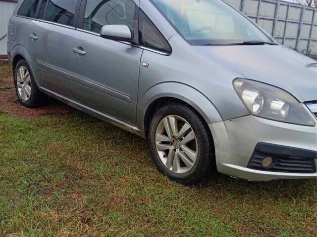 Серый Опель Зафира, объемом двигателя 1.9 л и пробегом 340 тыс. км за 2299 $, фото 1 на Automoto.ua