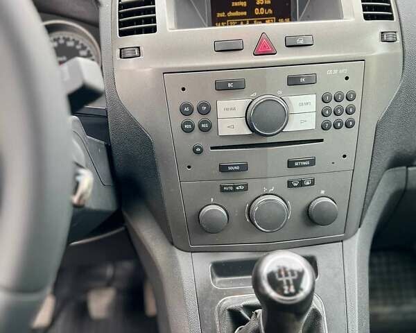 Серый Опель Зафира, объемом двигателя 1.8 л и пробегом 221 тыс. км за 4750 $, фото 14 на Automoto.ua