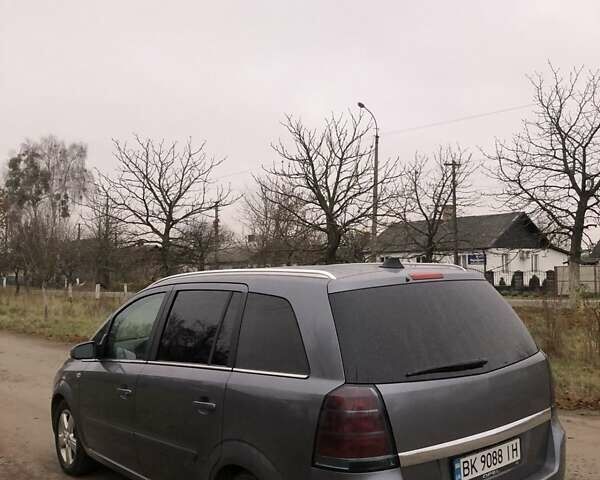 Серый Опель Зафира, объемом двигателя 1.9 л и пробегом 300 тыс. км за 4950 $, фото 6 на Automoto.ua