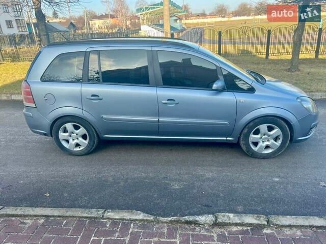 Серый Опель Зафира, объемом двигателя 1.6 л и пробегом 300 тыс. км за 5200 $, фото 3 на Automoto.ua