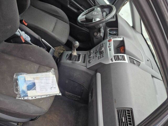 Серый Опель Зафира, объемом двигателя 1.9 л и пробегом 220 тыс. км за 3500 $, фото 3 на Automoto.ua