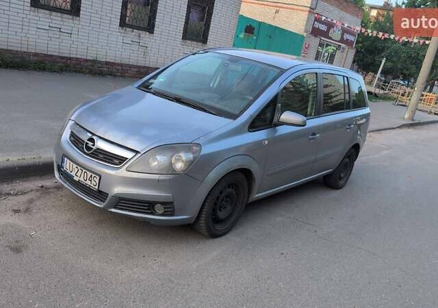 Серый Опель Зафира, объемом двигателя 1.9 л и пробегом 372 тыс. км за 2800 $, фото 1 на Automoto.ua