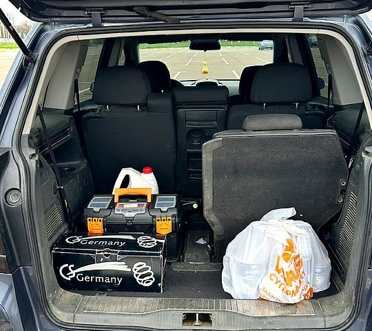 Серый Опель Зафира, объемом двигателя 1.9 л и пробегом 450 тыс. км за 5000 $, фото 8 на Automoto.ua