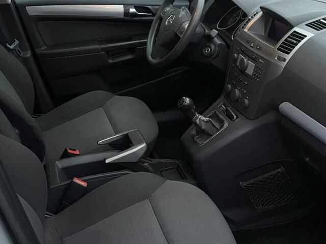 Серый Опель Зафира, объемом двигателя 1.8 л и пробегом 239 тыс. км за 5900 $, фото 13 на Automoto.ua