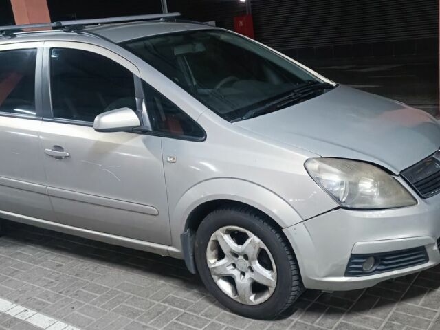 Серый Опель Зафира, объемом двигателя 1.8 л и пробегом 395 тыс. км за 4200 $, фото 1 на Automoto.ua