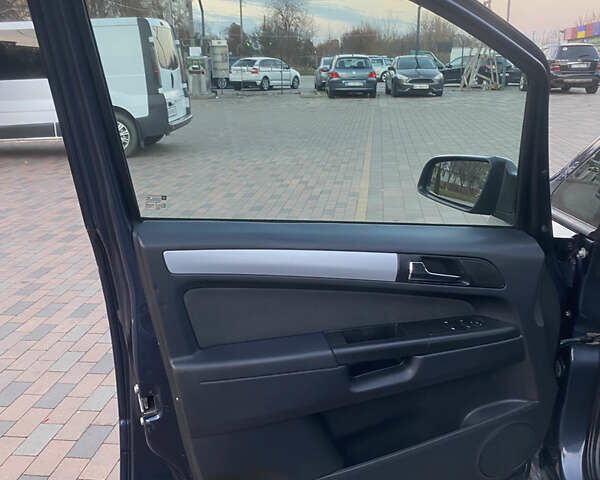 Серый Опель Зафира, объемом двигателя 1.8 л и пробегом 217 тыс. км за 5600 $, фото 13 на Automoto.ua