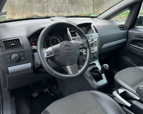 Серый Опель Зафира, объемом двигателя 1.8 л и пробегом 197 тыс. км за 5999 $, фото 23 на Automoto.ua