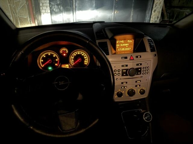 Серый Опель Зафира, объемом двигателя 1.9 л и пробегом 282 тыс. км за 3000 $, фото 6 на Automoto.ua