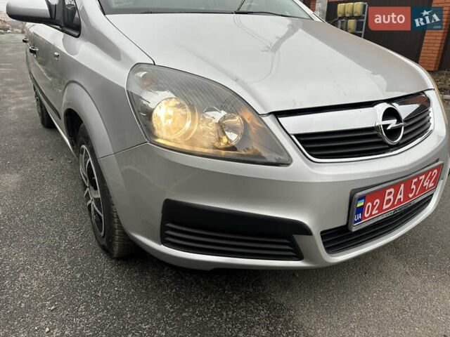 Серый Опель Зафира, объемом двигателя 1.6 л и пробегом 217 тыс. км за 5950 $, фото 25 на Automoto.ua