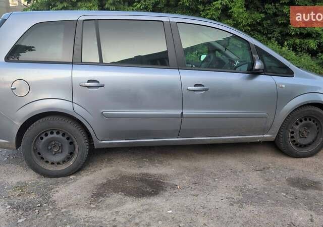 Серый Опель Зафира, объемом двигателя 1.9 л и пробегом 372 тыс. км за 2800 $, фото 3 на Automoto.ua