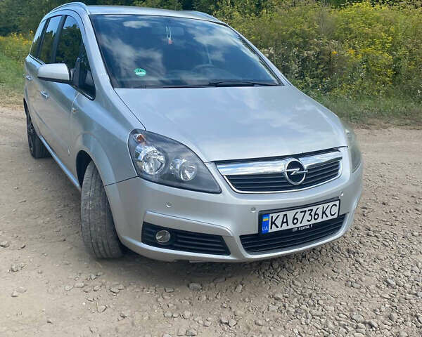 Серый Опель Зафира, объемом двигателя 1.91 л и пробегом 313 тыс. км за 4999 $, фото 3 на Automoto.ua