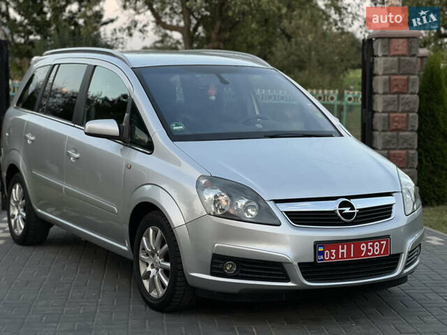 Серый Опель Зафира, объемом двигателя 1.6 л и пробегом 170 тыс. км за 5100 $, фото 4 на Automoto.ua