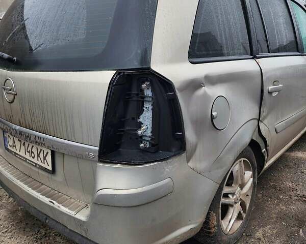 Серый Опель Зафира, объемом двигателя 1.8 л и пробегом 260 тыс. км за 2850 $, фото 1 на Automoto.ua