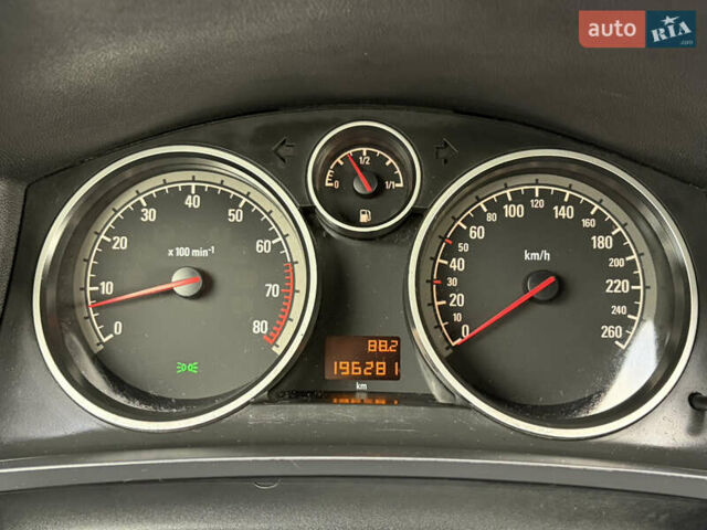 Серый Опель Зафира, объемом двигателя 1.8 л и пробегом 196 тыс. км за 5490 $, фото 27 на Automoto.ua