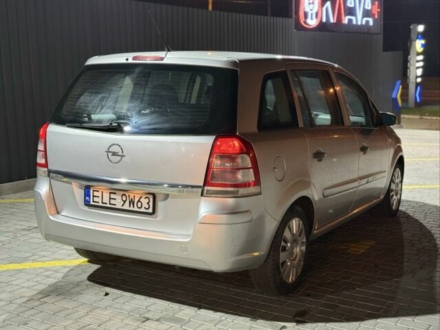 Серый Опель Зафира, объемом двигателя 1.9 л и пробегом 282 тыс. км за 3000 $, фото 2 на Automoto.ua