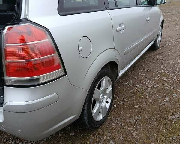 Серый Опель Зафира, объемом двигателя 1.9 л и пробегом 240 тыс. км за 5950 $, фото 16 на Automoto.ua