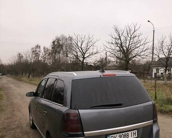 Серый Опель Зафира, объемом двигателя 1.9 л и пробегом 300 тыс. км за 4950 $, фото 12 на Automoto.ua