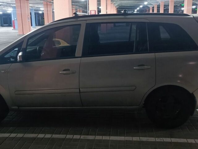 Серый Опель Зафира, объемом двигателя 1.8 л и пробегом 395 тыс. км за 4200 $, фото 3 на Automoto.ua