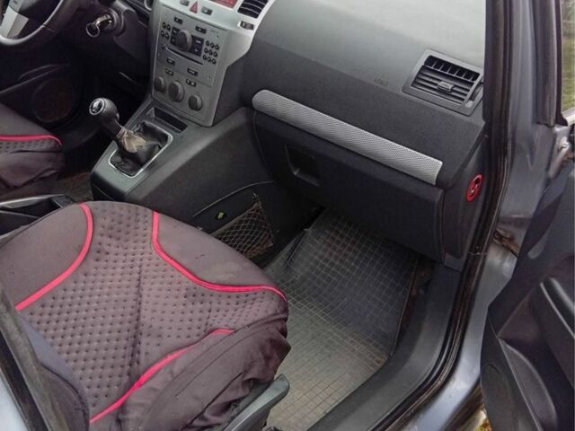 Серый Опель Зафира, объемом двигателя 1.9 л и пробегом 340 тыс. км за 2299 $, фото 6 на Automoto.ua