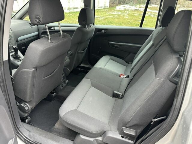 Серый Опель Зафира, объемом двигателя 1.8 л и пробегом 280 тыс. км за 3500 $, фото 7 на Automoto.ua