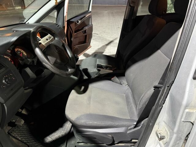 Серый Опель Зафира, объемом двигателя 1.9 л и пробегом 282 тыс. км за 3000 $, фото 4 на Automoto.ua