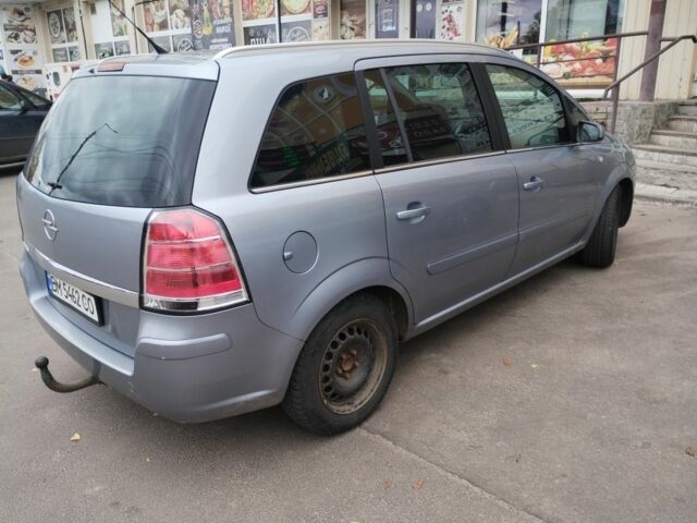 Серый Опель Зафира, объемом двигателя 1.6 л и пробегом 260 тыс. км за 4400 $, фото 2 на Automoto.ua