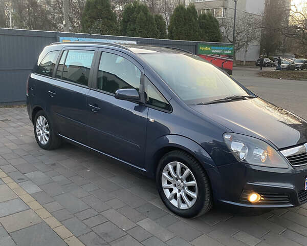 Серый Опель Зафира, объемом двигателя 1.8 л и пробегом 217 тыс. км за 5600 $, фото 7 на Automoto.ua