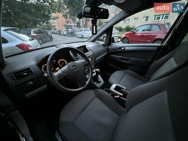 Серый Опель Зафира, объемом двигателя 1.9 л и пробегом 270 тыс. км за 6000 $, фото 7 на Automoto.ua