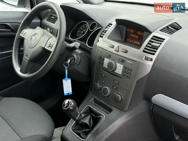 Сірий Опель Зафіра, об'ємом двигуна 1.6 л та пробігом 237 тис. км за 6000 $, фото 64 на Automoto.ua