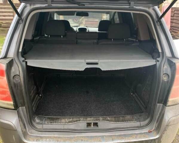 Серый Опель Зафира, объемом двигателя 1.6 л и пробегом 269 тыс. км за 5350 $, фото 3 на Automoto.ua